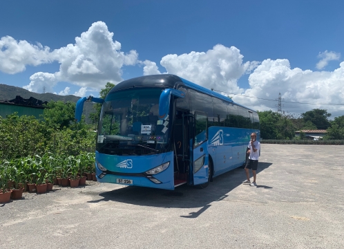 車両一例：大型バス